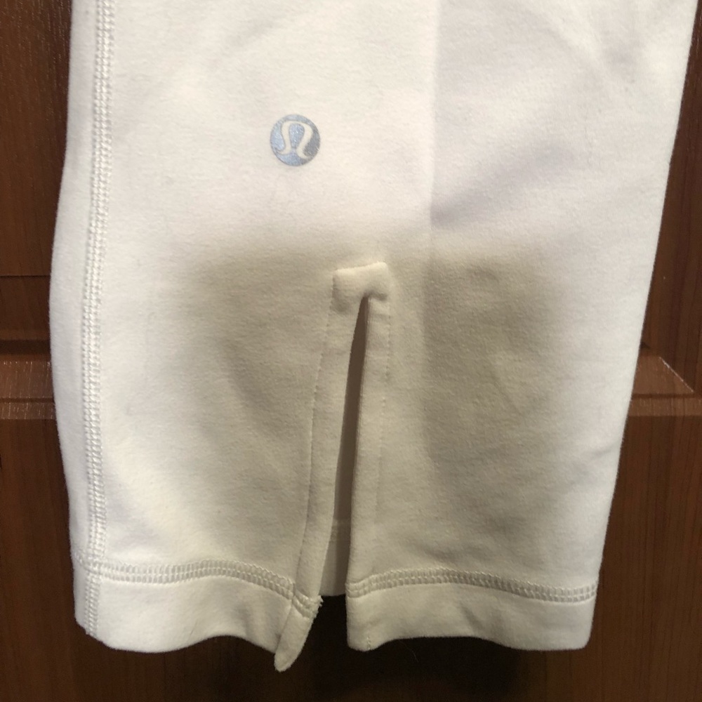 Lululemon size 6 white crop pant